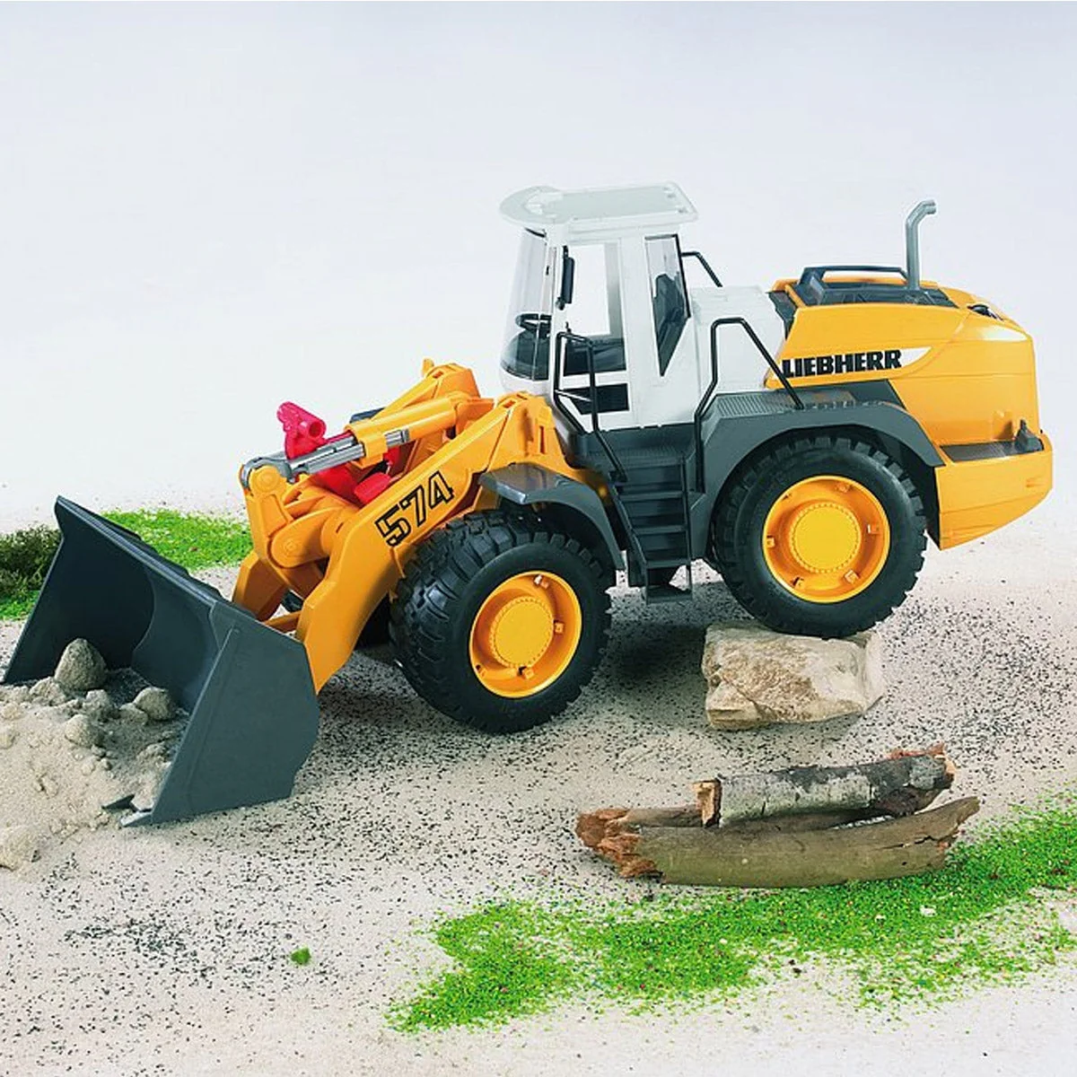 Bruder Liebherr Articulated Toy Road Loader L574 - Image 3