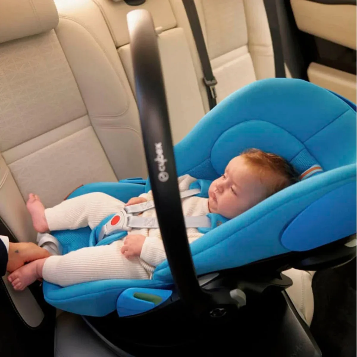 Cybex Cloud G i-Size Group 0+ Car Seat - Magic Black - Image 8