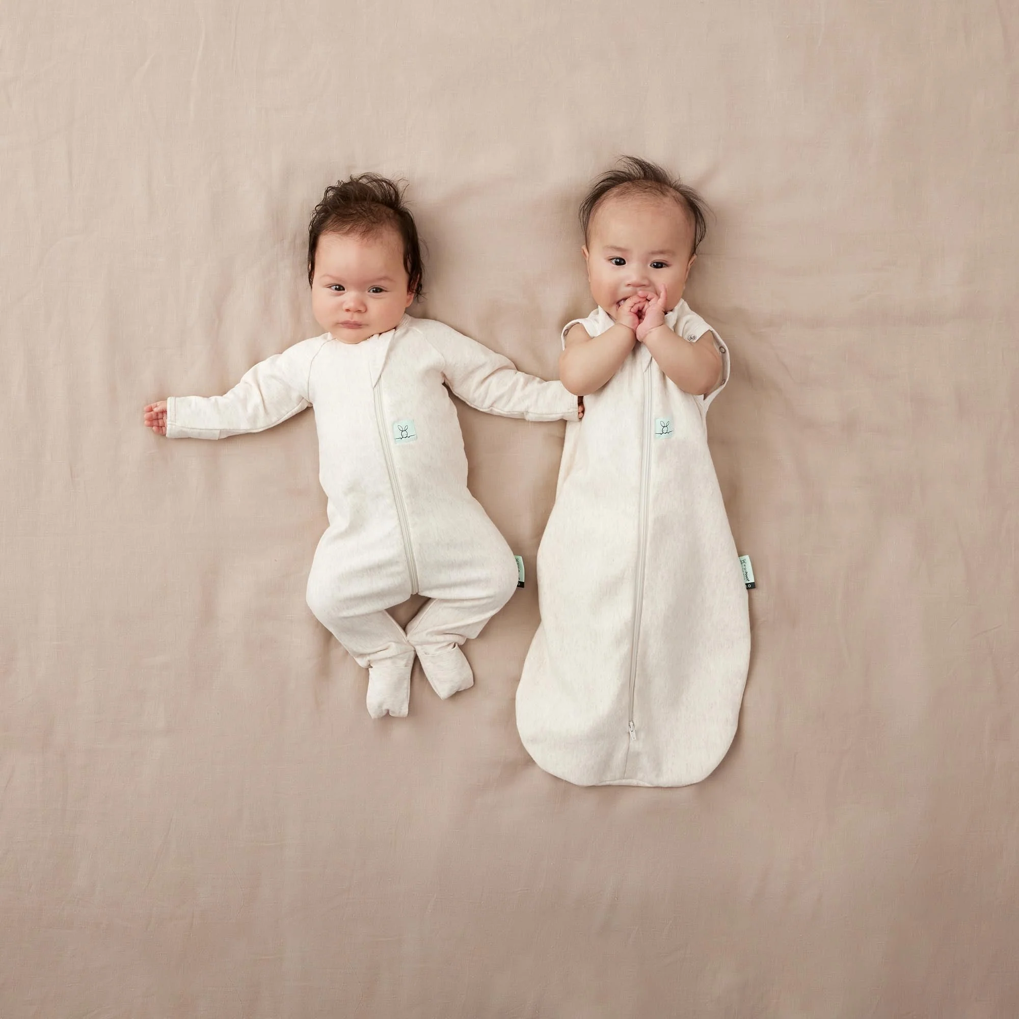 ergoPouch - Organic Layers Long Sleeve Babygrow Oatmeal - Mild 0.2 TOG - Image 4
