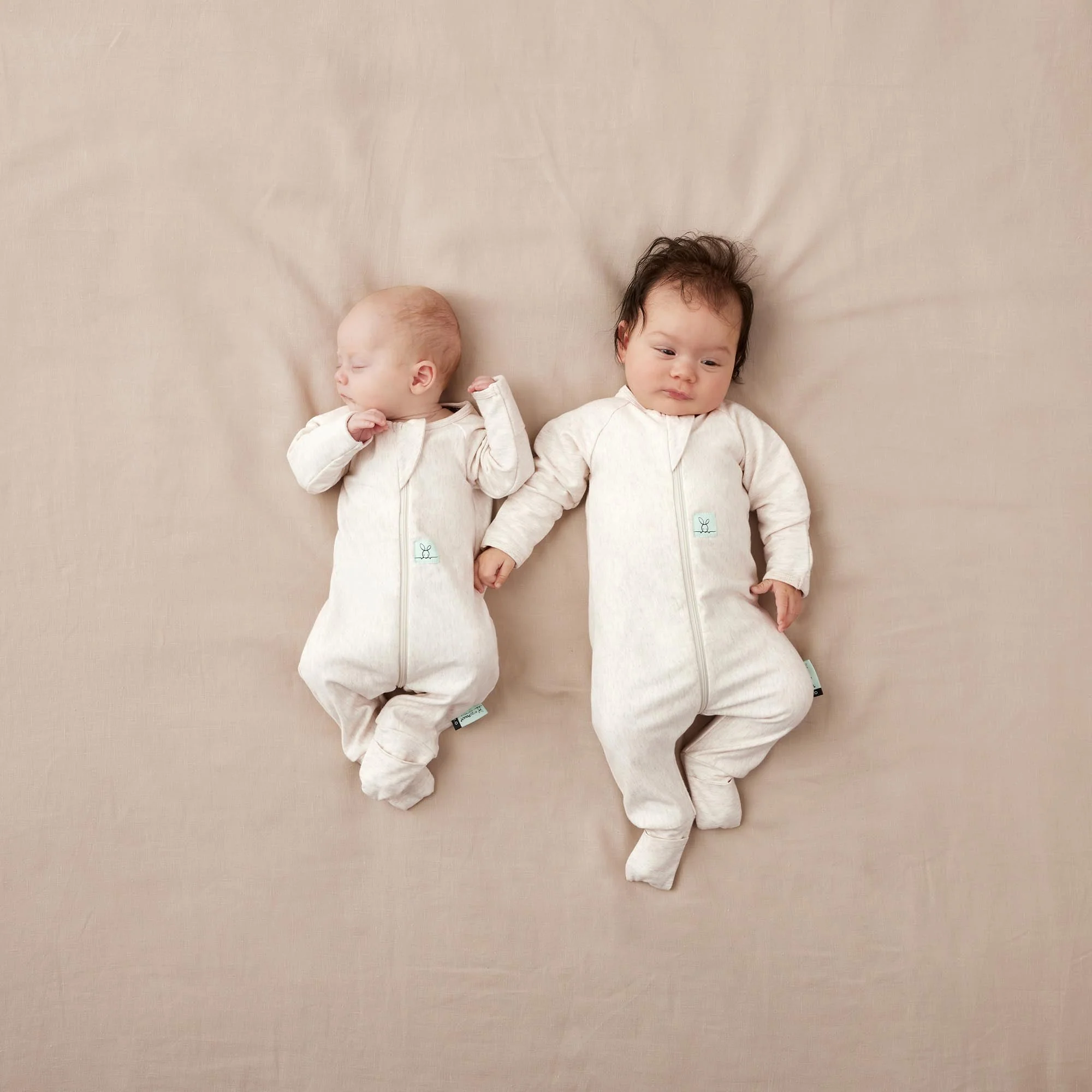 ergoPouch - Organic Layers Long Sleeve Babygrow Oatmeal - Mild 0.2 TOG - Image 5