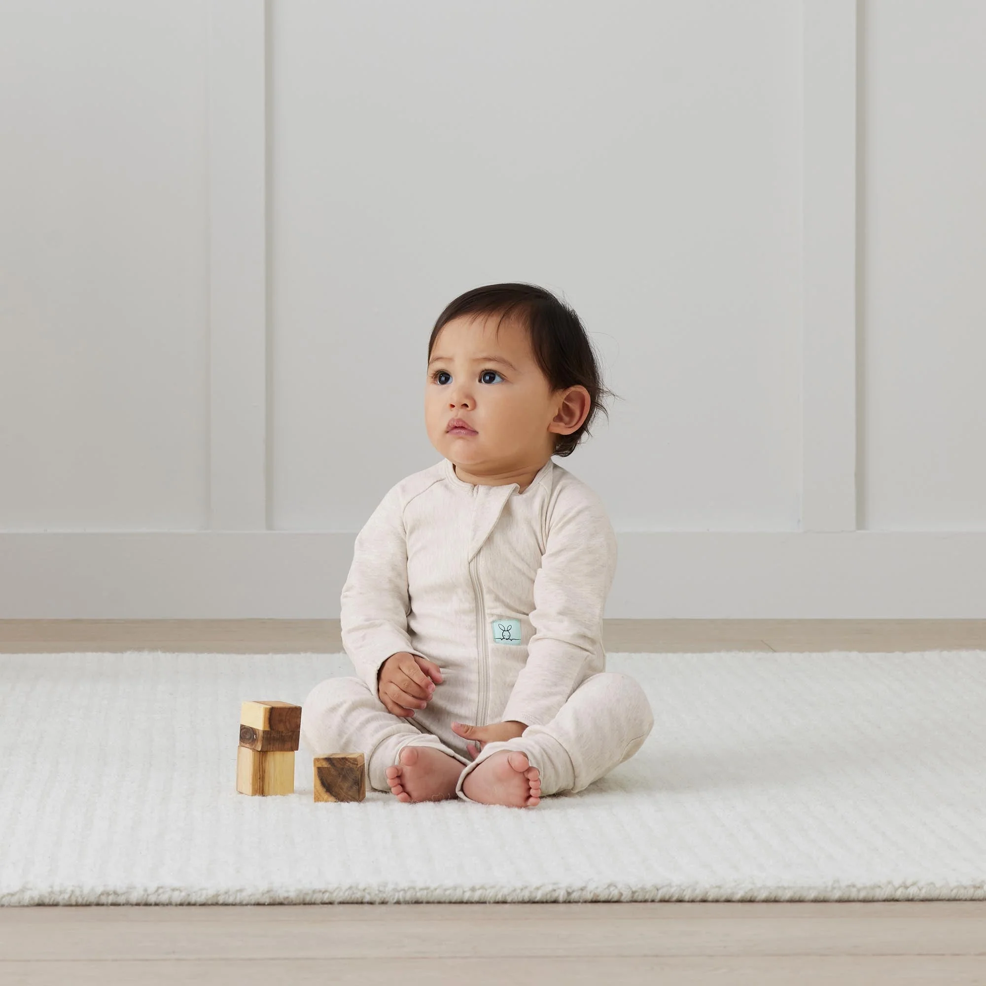 ergoPouch - Organic Layers Long Sleeve Babygrow Oatmeal - Warm 1.0 TOG - Image 3
