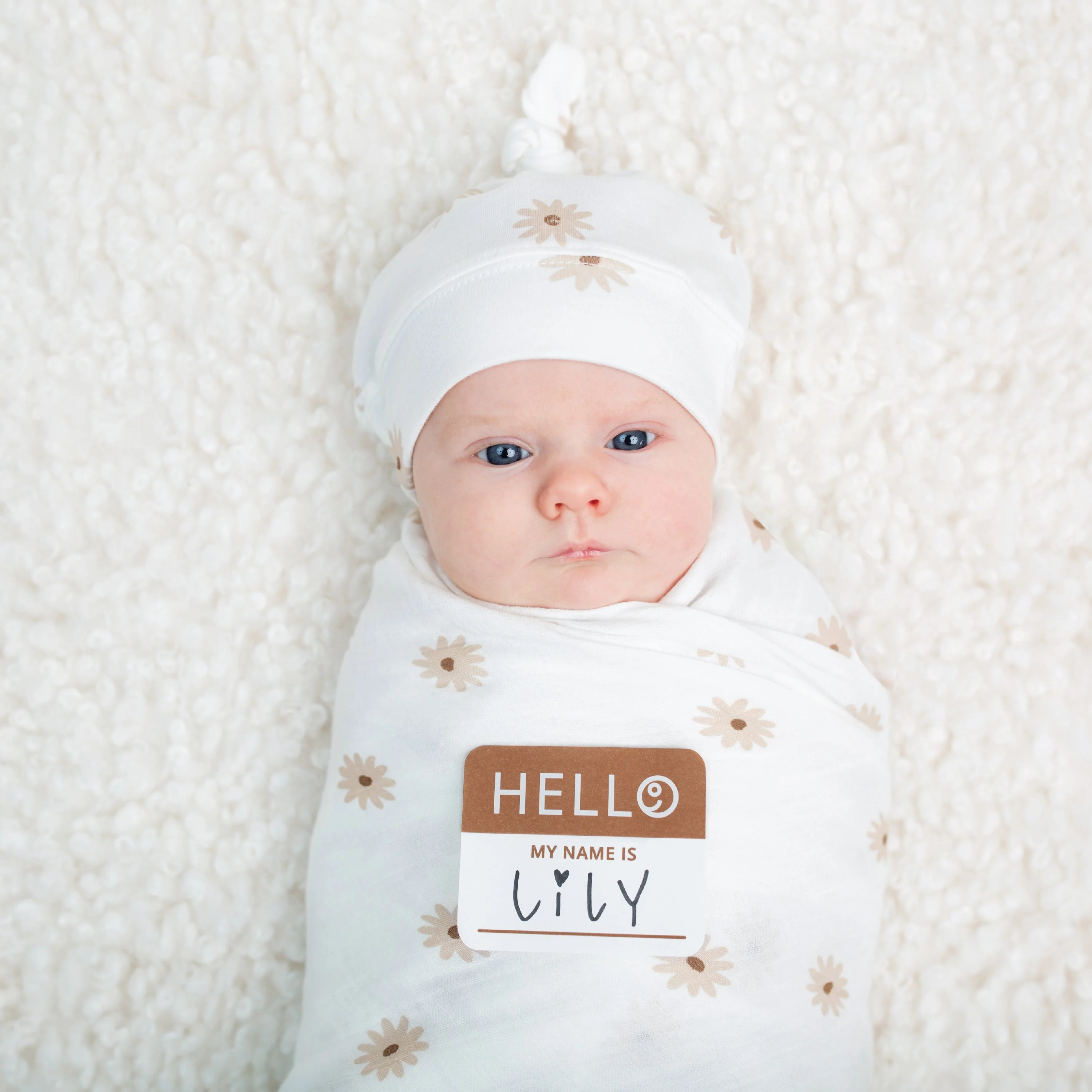Lulujo - Bamboo Hat and Swaddle Blanket Gift Set - Daisies - Image 3