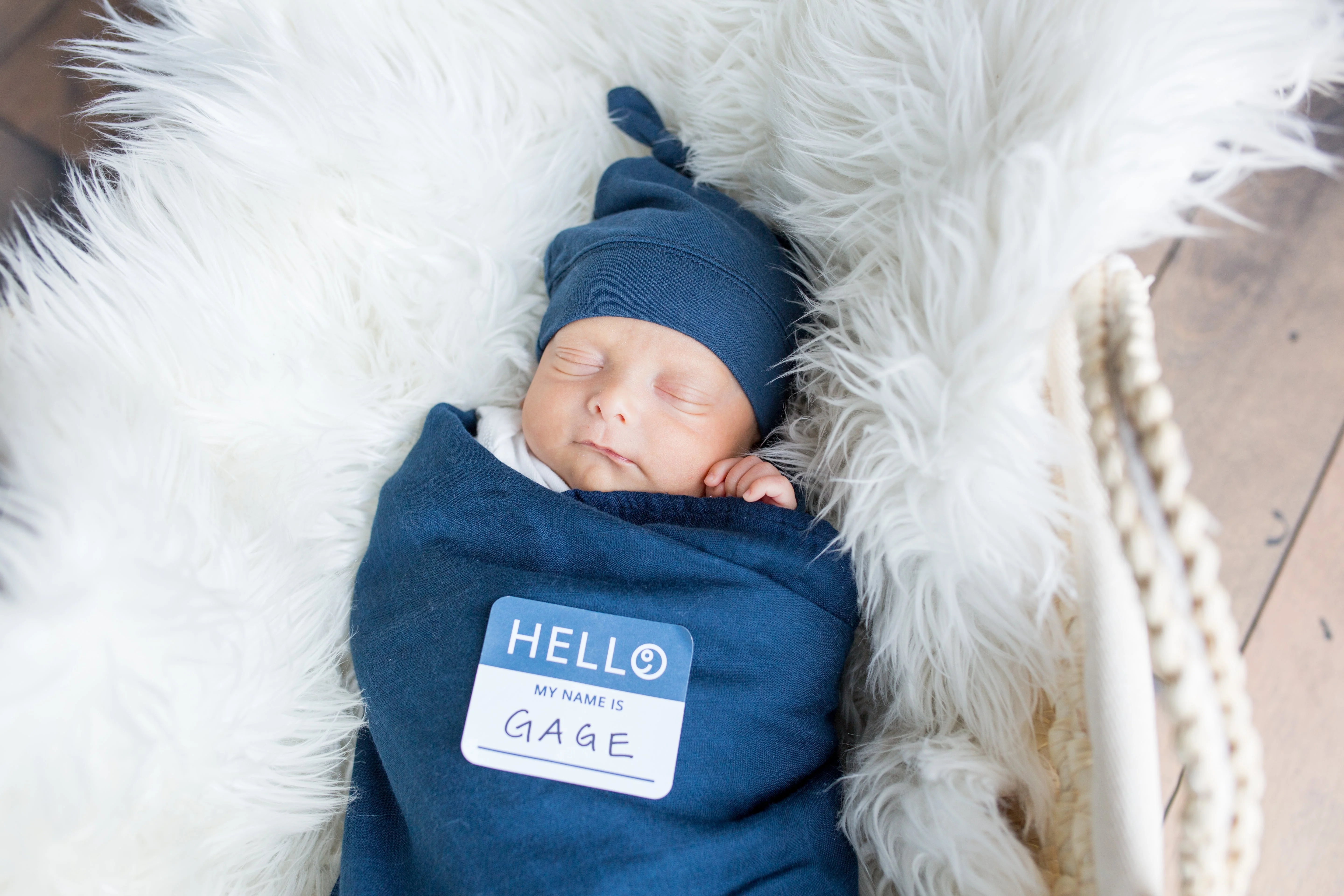 Lulujo - Bamboo Hat and Swaddle Blanket Gift Set - Navy - Image 4