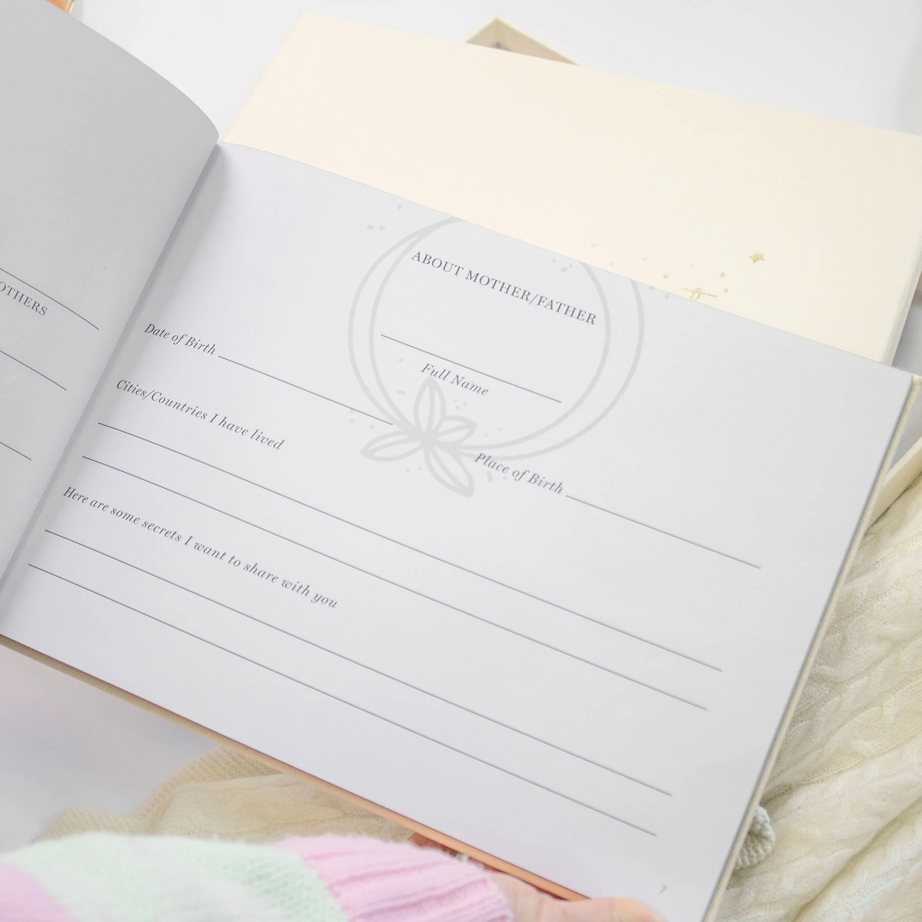 LUXURY BABY MEMORY BOOK - Image 6
