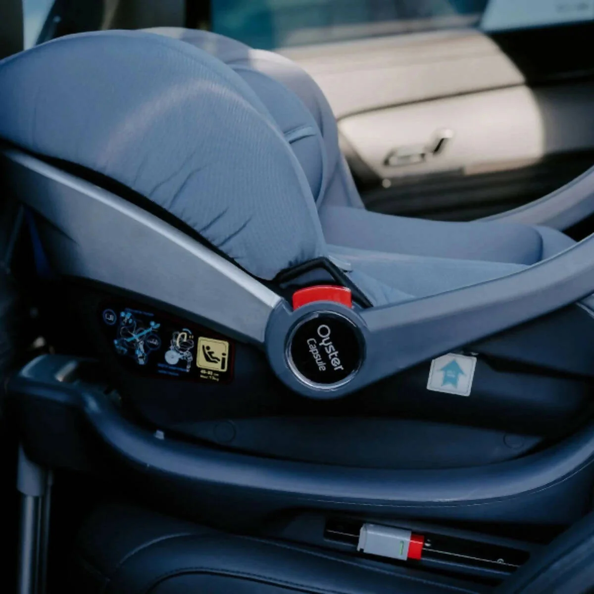 Oyster Capsule i-Size Infant Car Seat - Chocolate Velvet - Image 3
