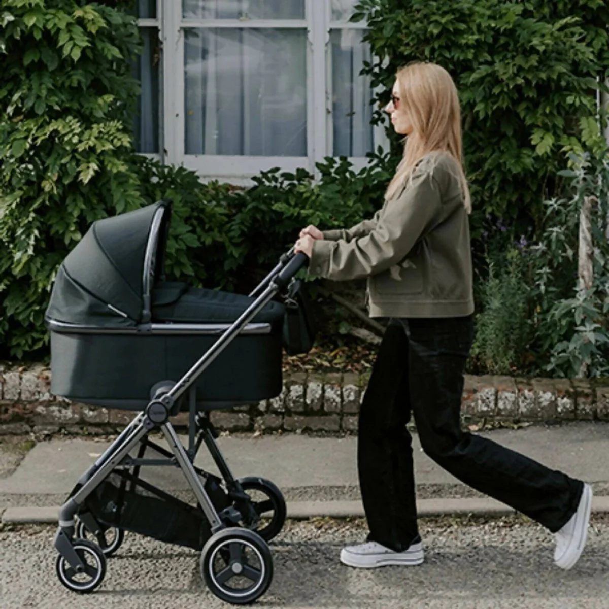 Oyster Carrycot - Chocolate Velvet - Image 4
