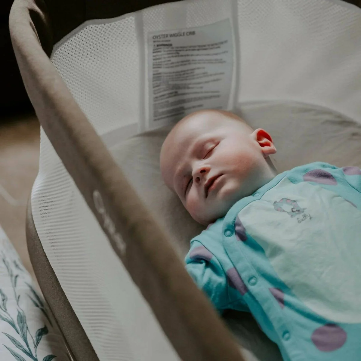 Oyster Wiggle Crib Co-Sleeper - Carbonite - Image 9