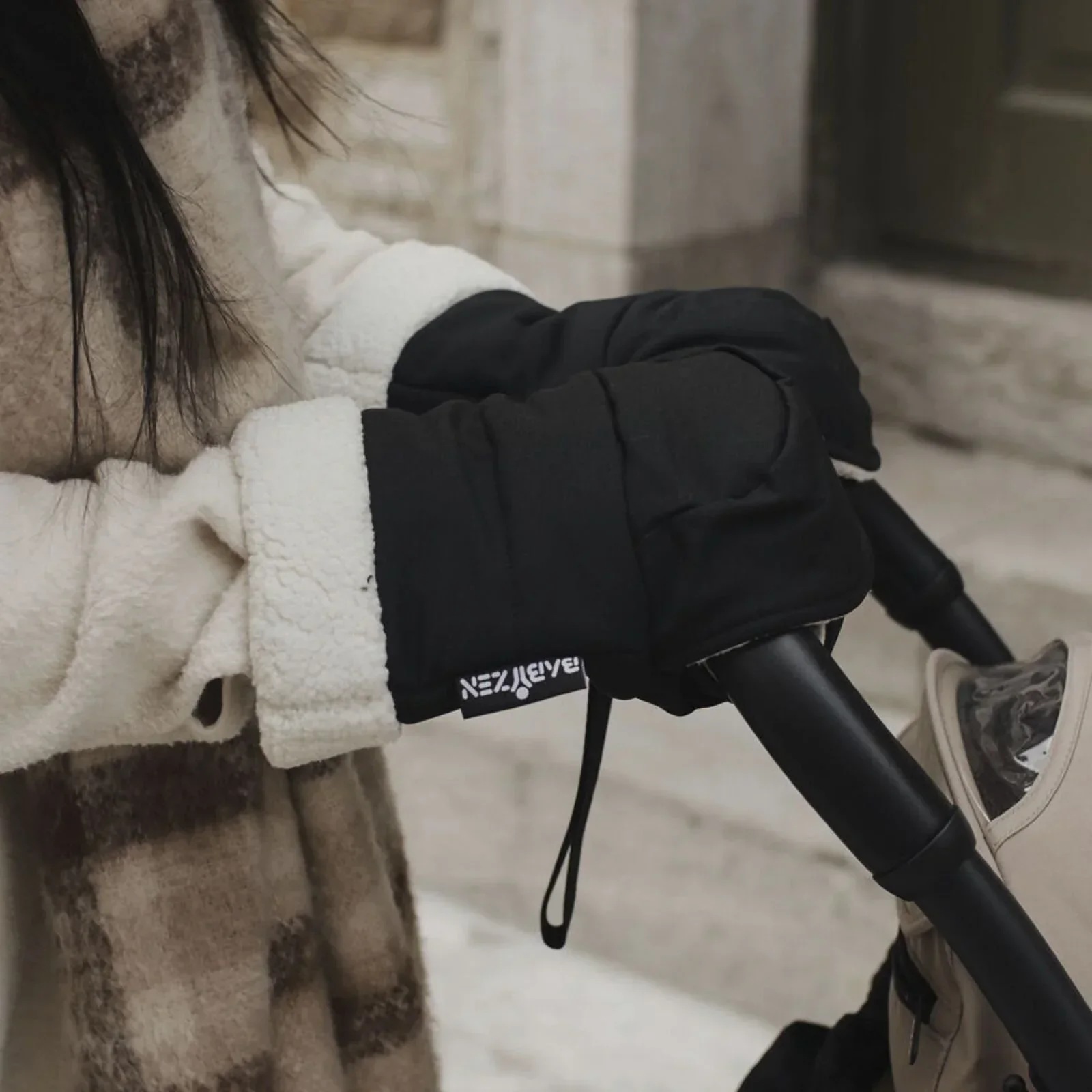 Stokke YOYO Mittens - Black - Image 2