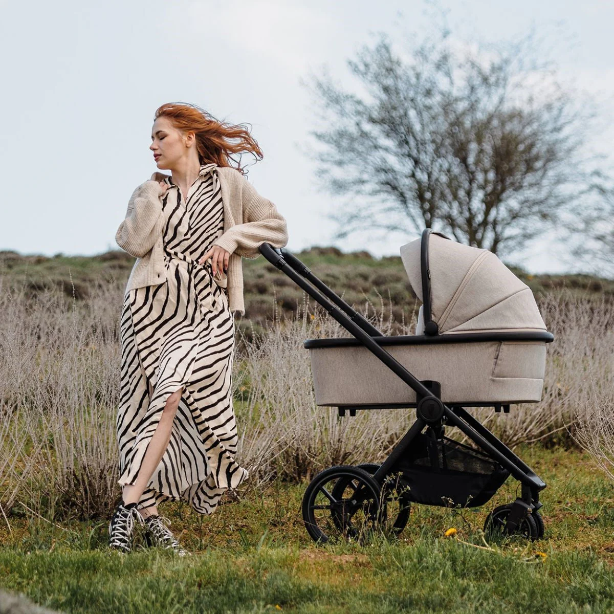 Venicci Tinum Edge 3in1 + Isofix Base Complete Travel System Bundle - Image 18