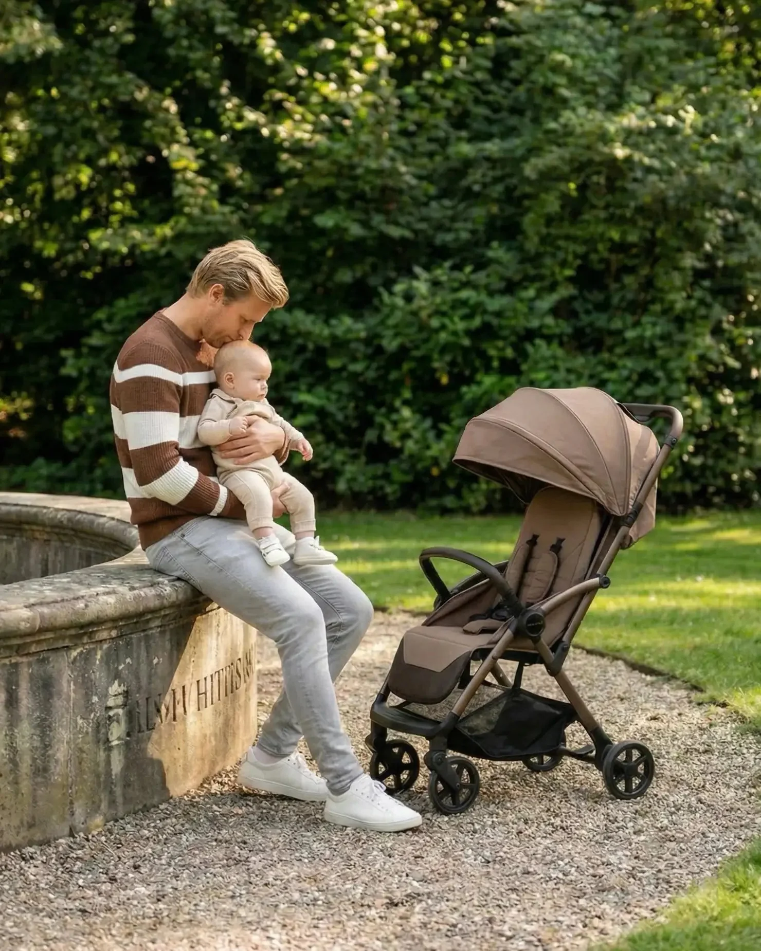 Venture Avio Compact Travel Baby Stroller - Truffle - Image 4